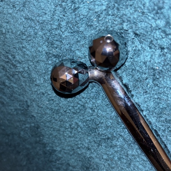 Silver 3D style Facial Roller - Picture 12 of 14